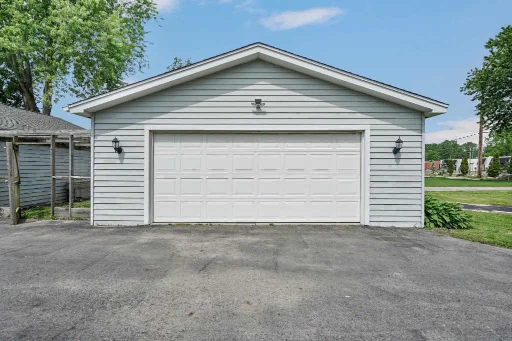 Pointe Trimble Rd Residence | Real Estate Professional Services